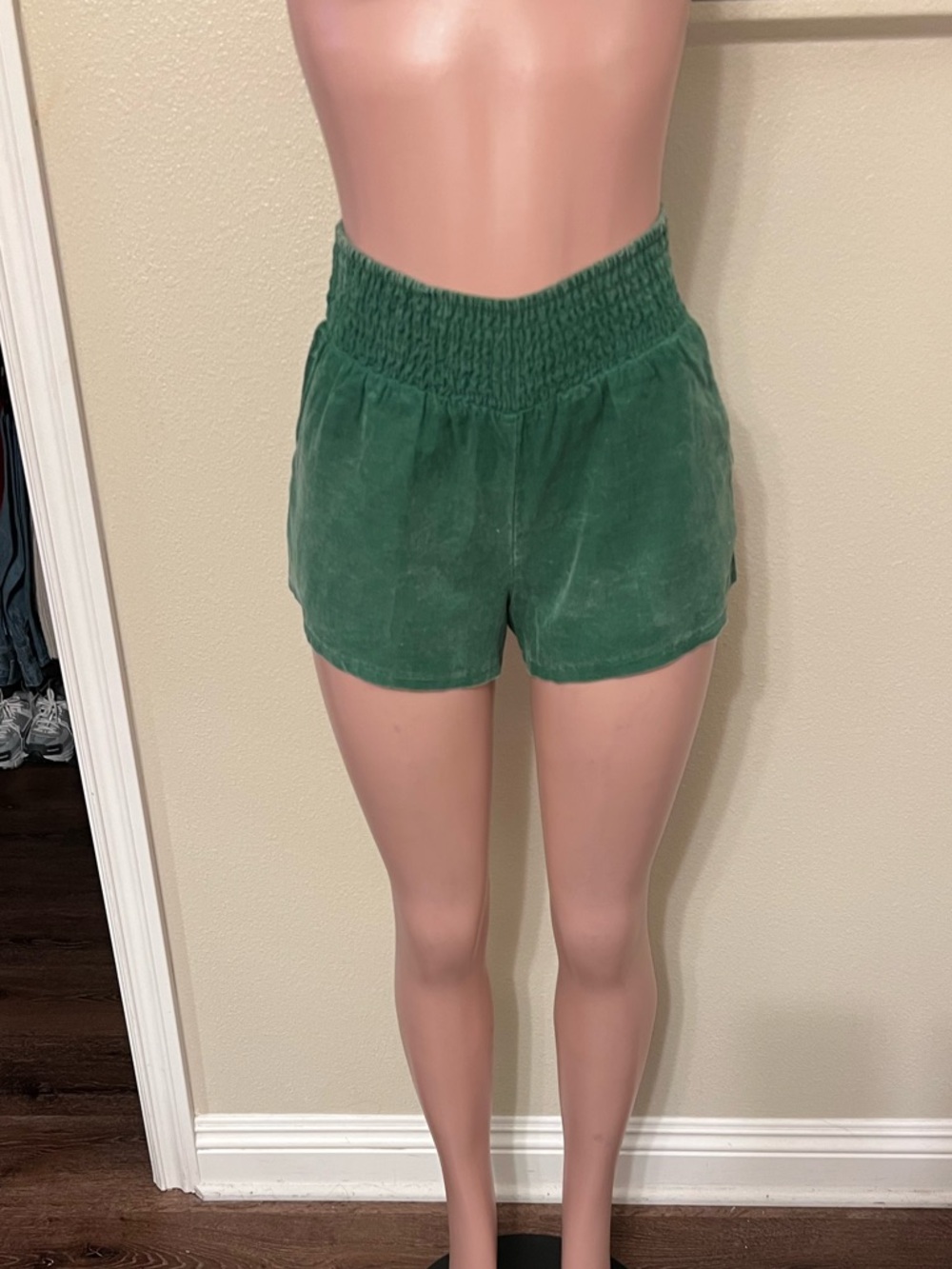 Smocked High-Waist Velvet Shorts in Green. Size XXS. New